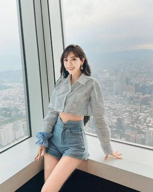 美少女「薩琳」性感美體讓人慾火焚身.... (10P)