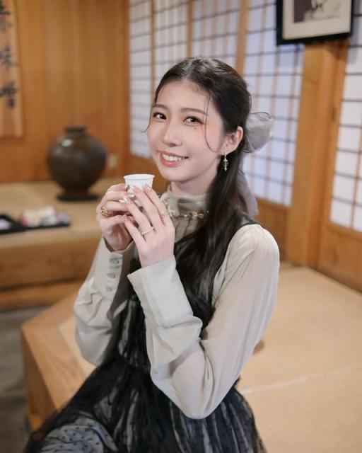 甜美女孩「龍睬崴」身材完美零瑕疵 (10P)