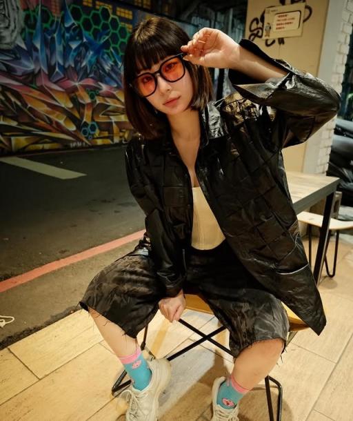 超絕可愛美少女「米餅 Mibin」激起人的佔有慾 (10P)