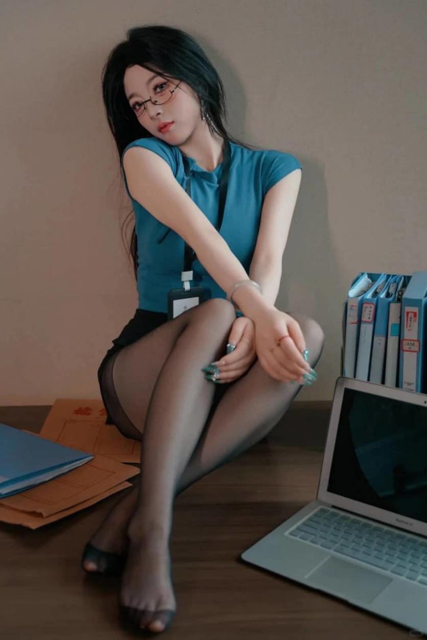 愛穿黑絲襪的正妹