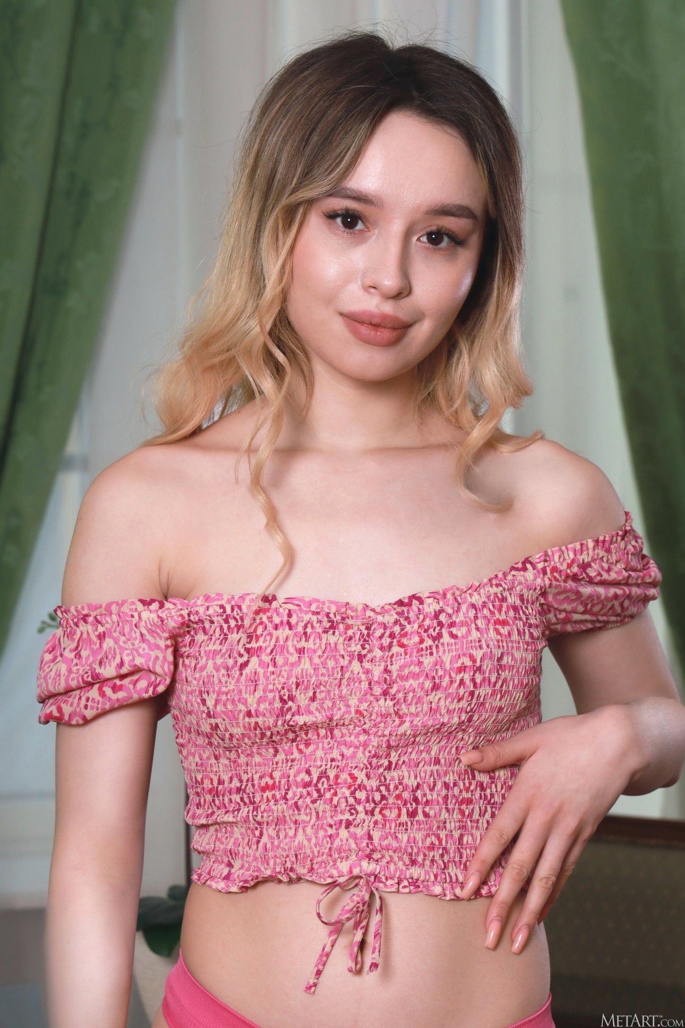 Mia Lamb - Presenting (92P)